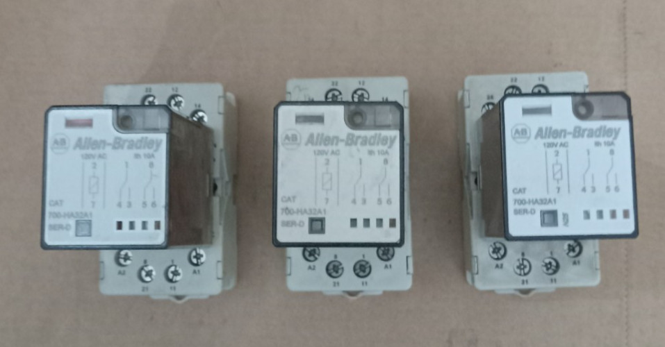 Allen Bradley Series D 700-H432A1 With 700-HN100 Lot of 3