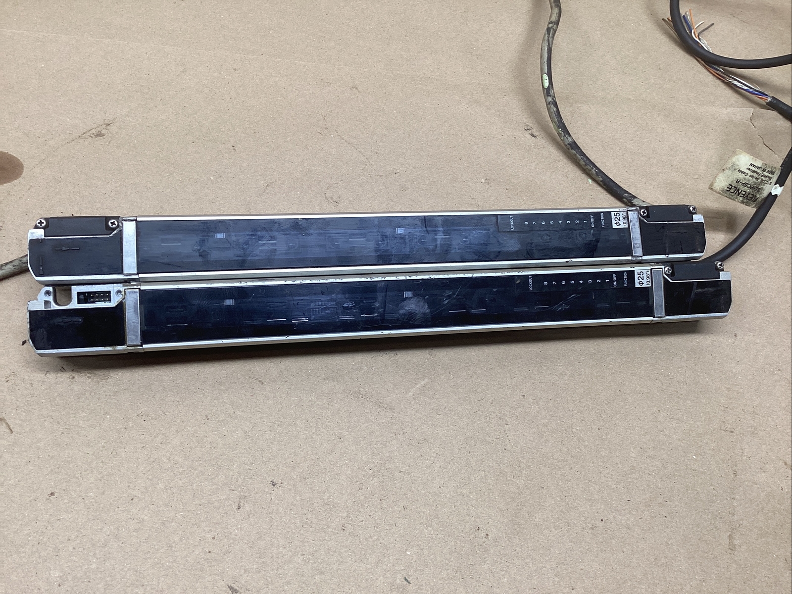 KEYENCE Light Curtain SL-C16H-R & SL-C16H-T Trans/Receiver #2175FMLH53