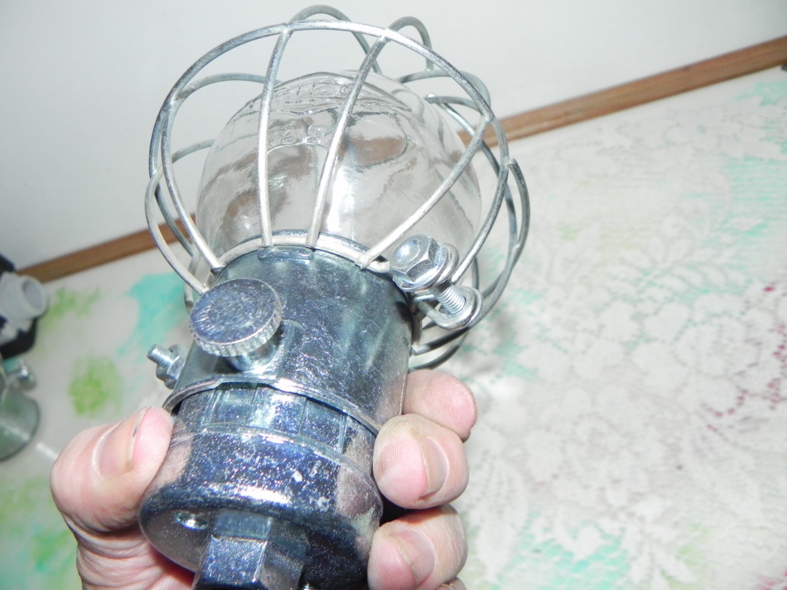 Trico Opto-Matic #5 Constant level oiler 1/4″ NPT, 8oz Globe w/ cage 30006