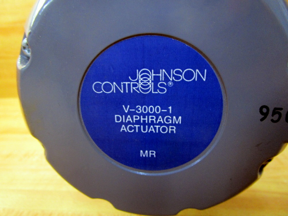 Johnson Controls V-3000-1 Diaphragm Actuator V30001 W/1-1/2 NPT VLV
