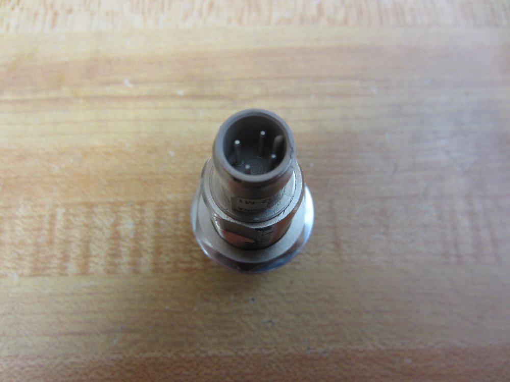Omron E2E-X7D2-M1 Proximity Switch E2EX7D2M1 W/Hardware