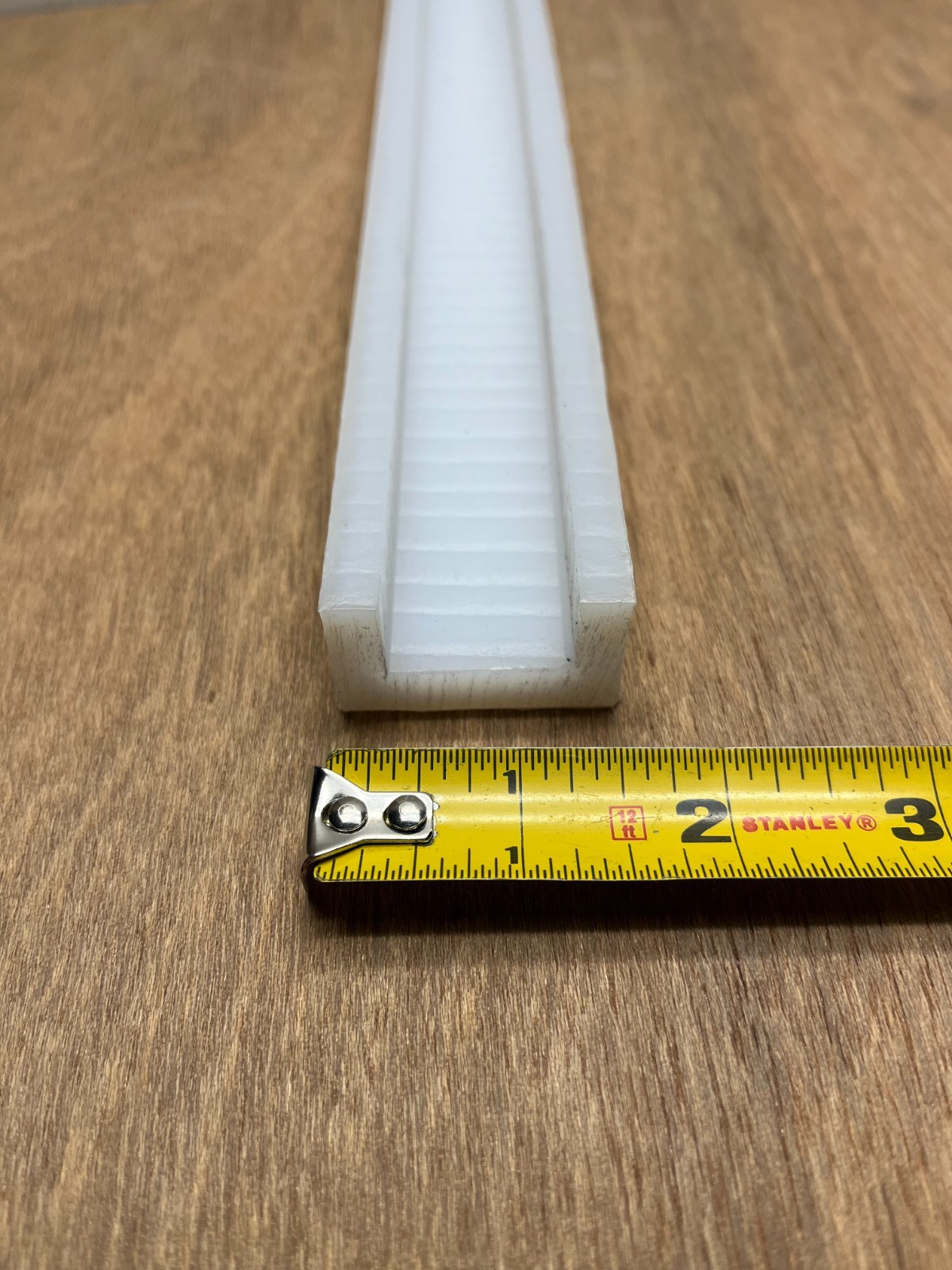 1-1/2″ W X 7/8″ H 12″ L 1/4″ Leg 1″ W Slot UHMW Polyethylene U-Channel White USA