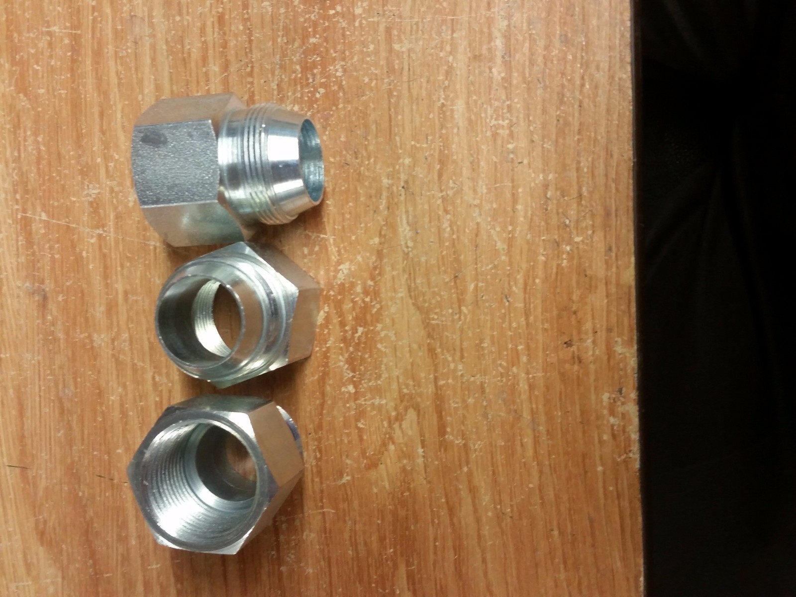 (Pack of 3) 1-1/4″ Male Flare to 1″ NPT Female Pipe Thread Straight Zinc