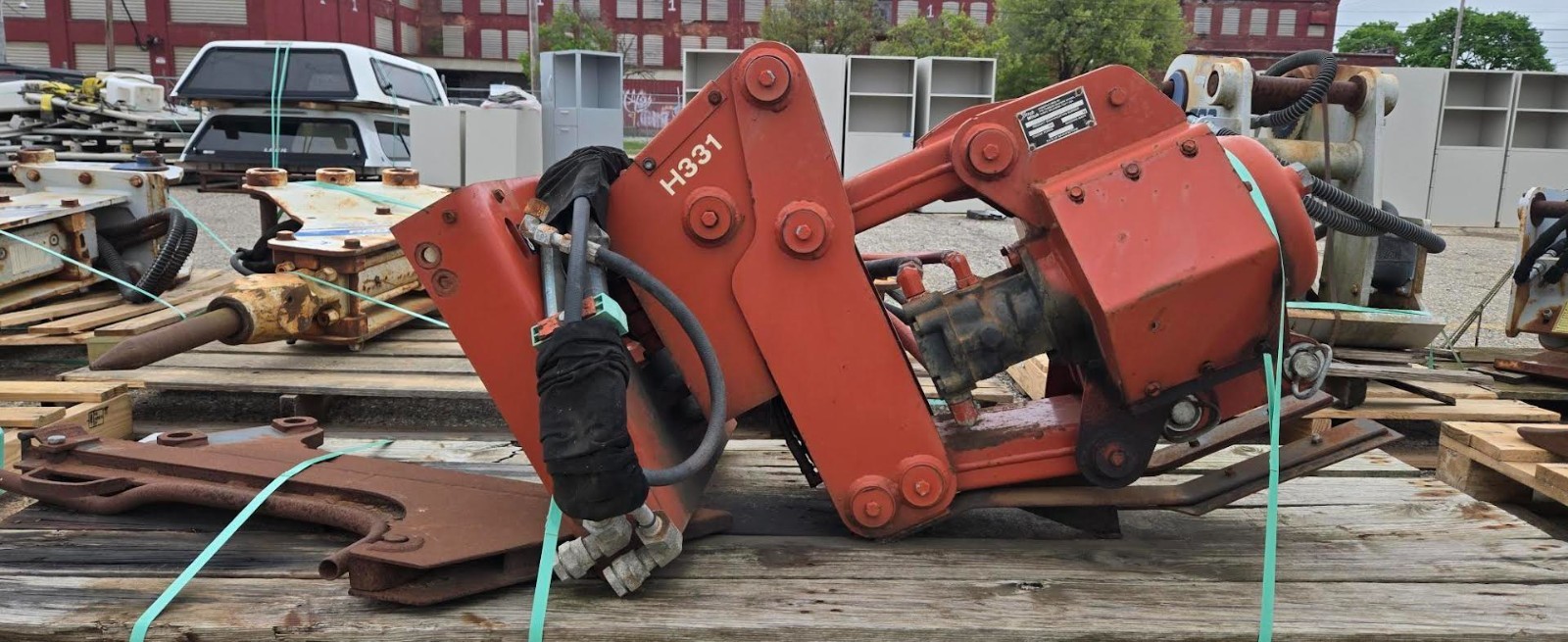Ditch Witch CABLE PLOW ATTACHMENT H331 WITH 36″ PLOW BLADE AND HOSES