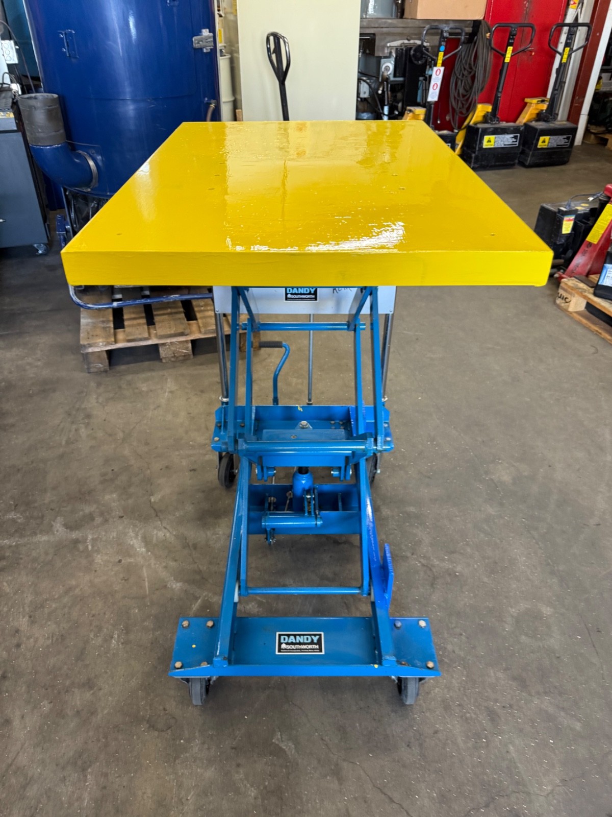 Dandy Lift Model A-350W Manual Hyd. Load Capacity 770# 36″ X 24″ Platform