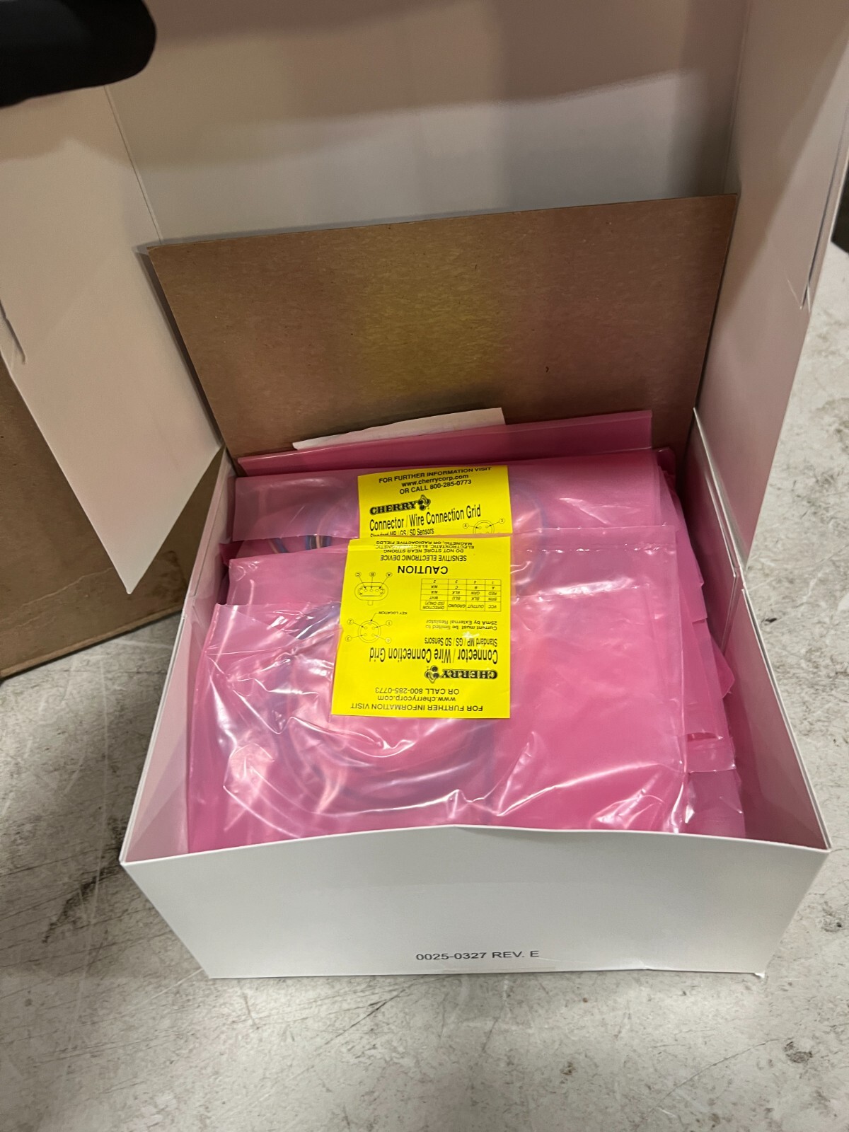 Box of 25-Cherry Connector/Wire Connection Grid MP100701 Proximity Sensor