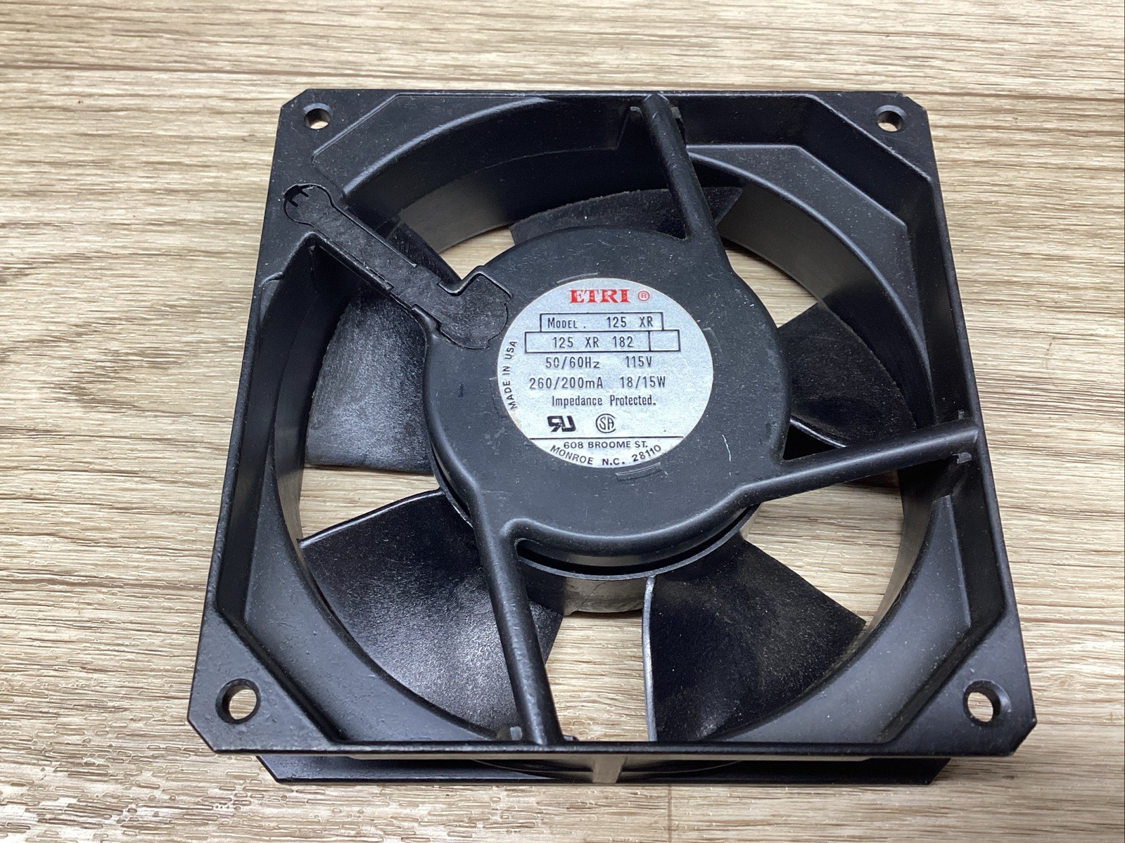 NOS ETRI MODEL 125 XR 125 XR 182 50/60HZ 115V 260/200MA 18/15W FAN #824F131*CO