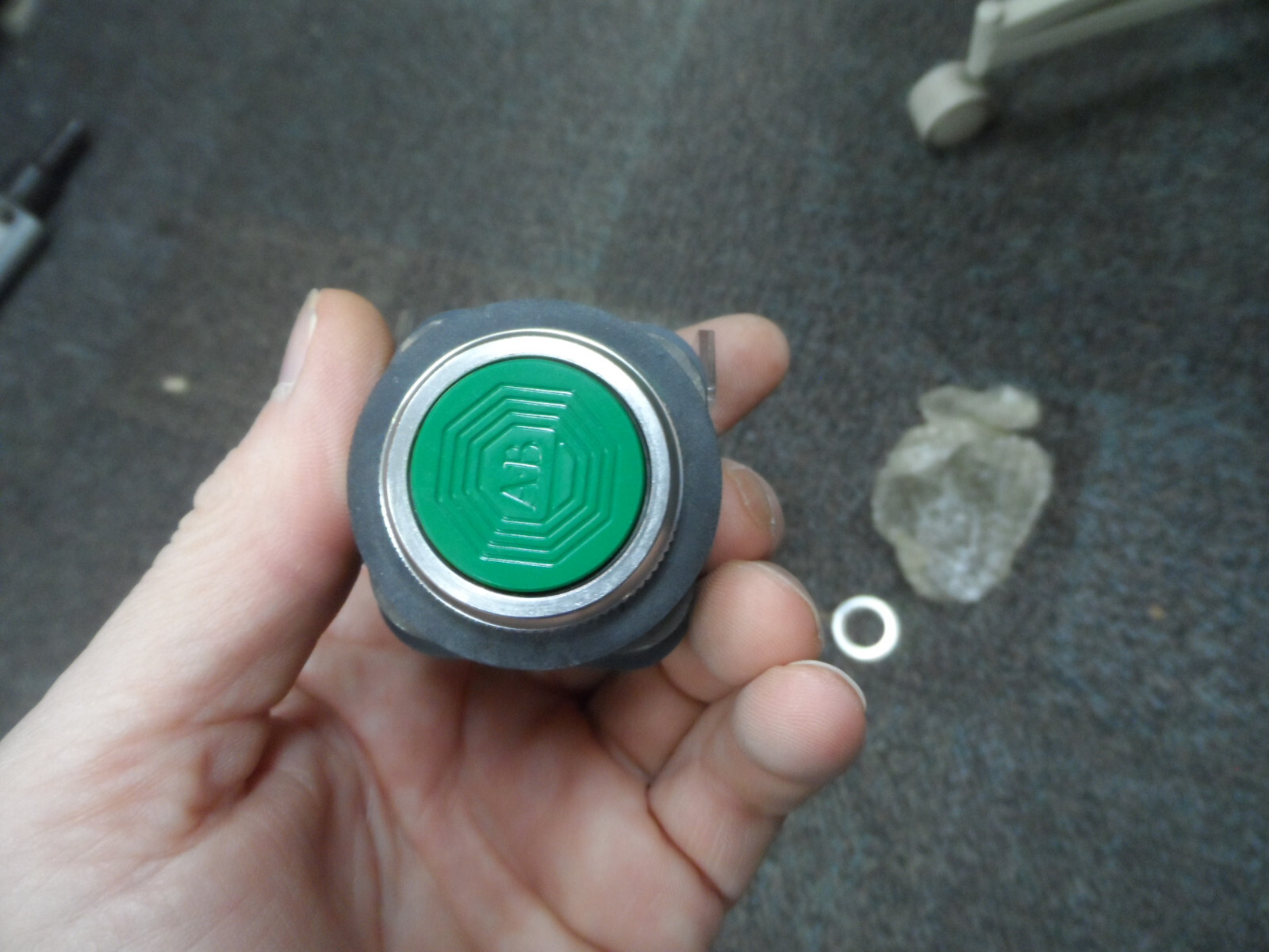 NEW WITH BOX! ALLEN-BRADLEY SER.T GREEN FLUSH MOMENTARY PUSH BUTTON 800T-A1A