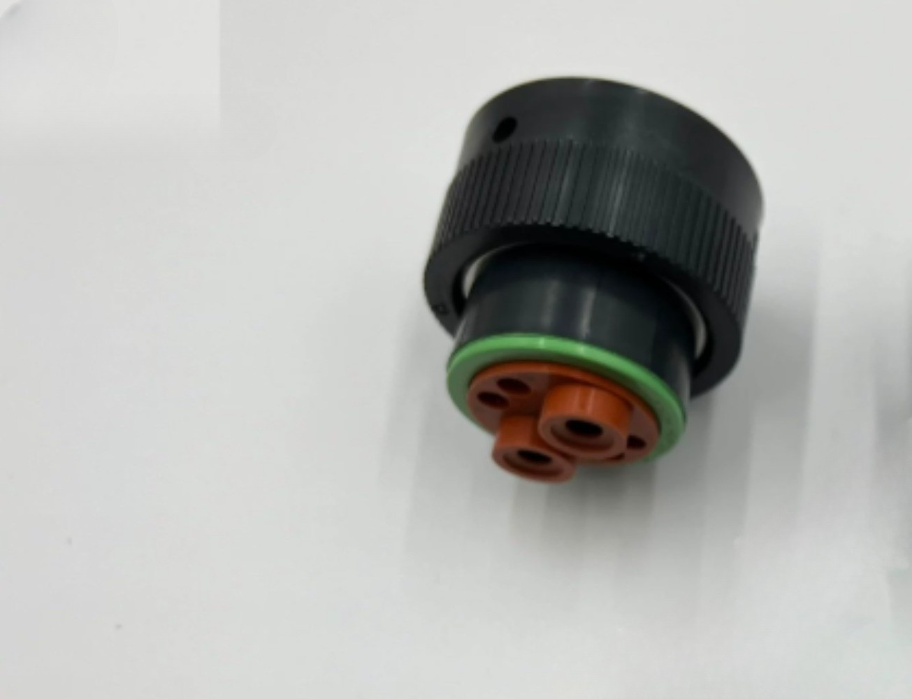 1PC for HDP26-18-6SN Connector