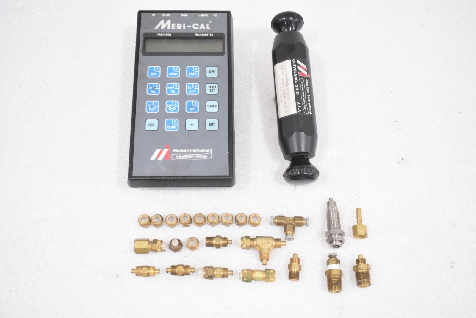MERIAM DP2000I MERI-CAL DIGITAL MANOMETER/CALIBRATOR, 200-2000WC, 30MA, B34348-1