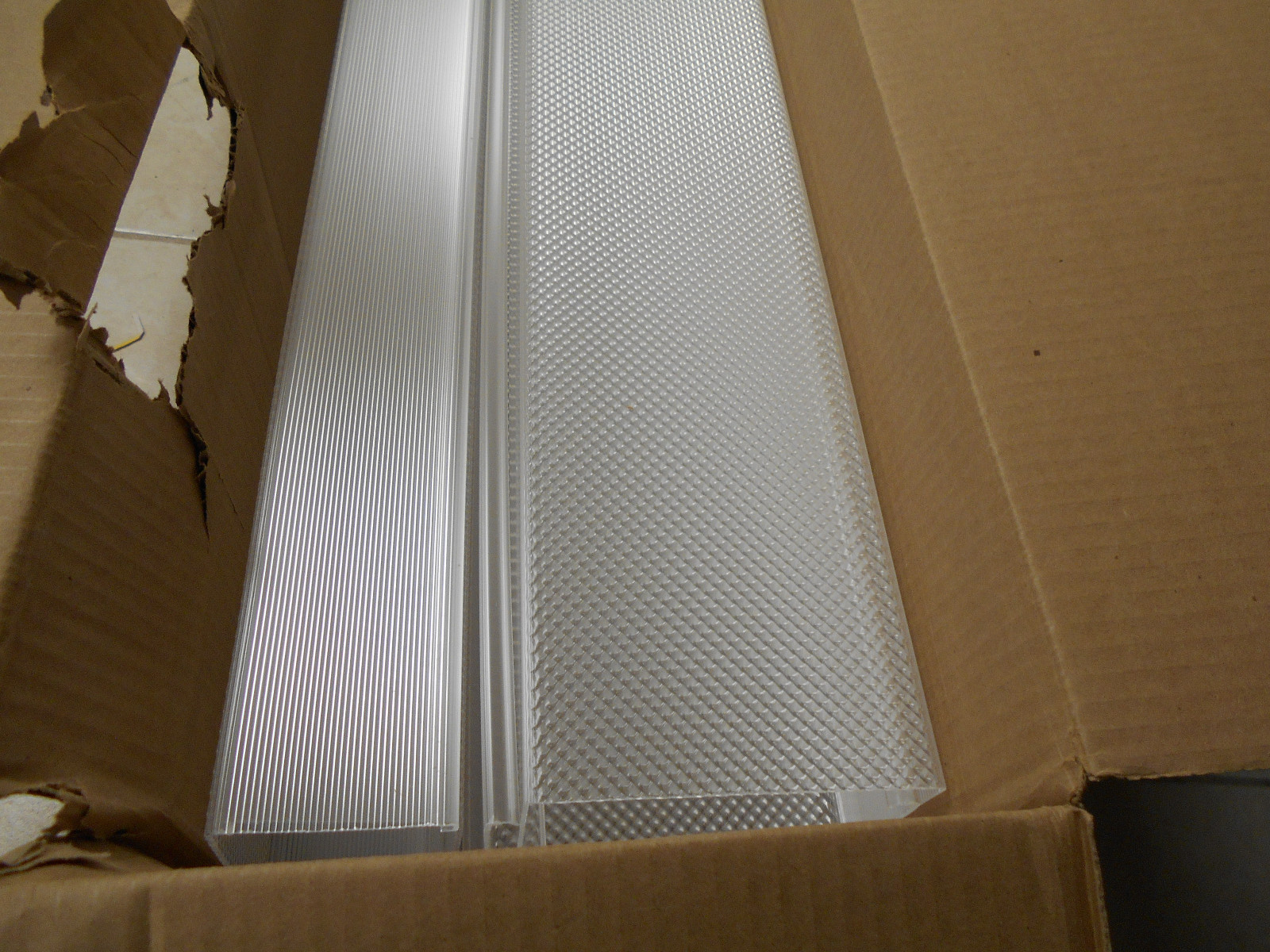 CASE OF 12 CIRACRY 47 15/16″ X 5 3/8″ LIGHT COVERS
