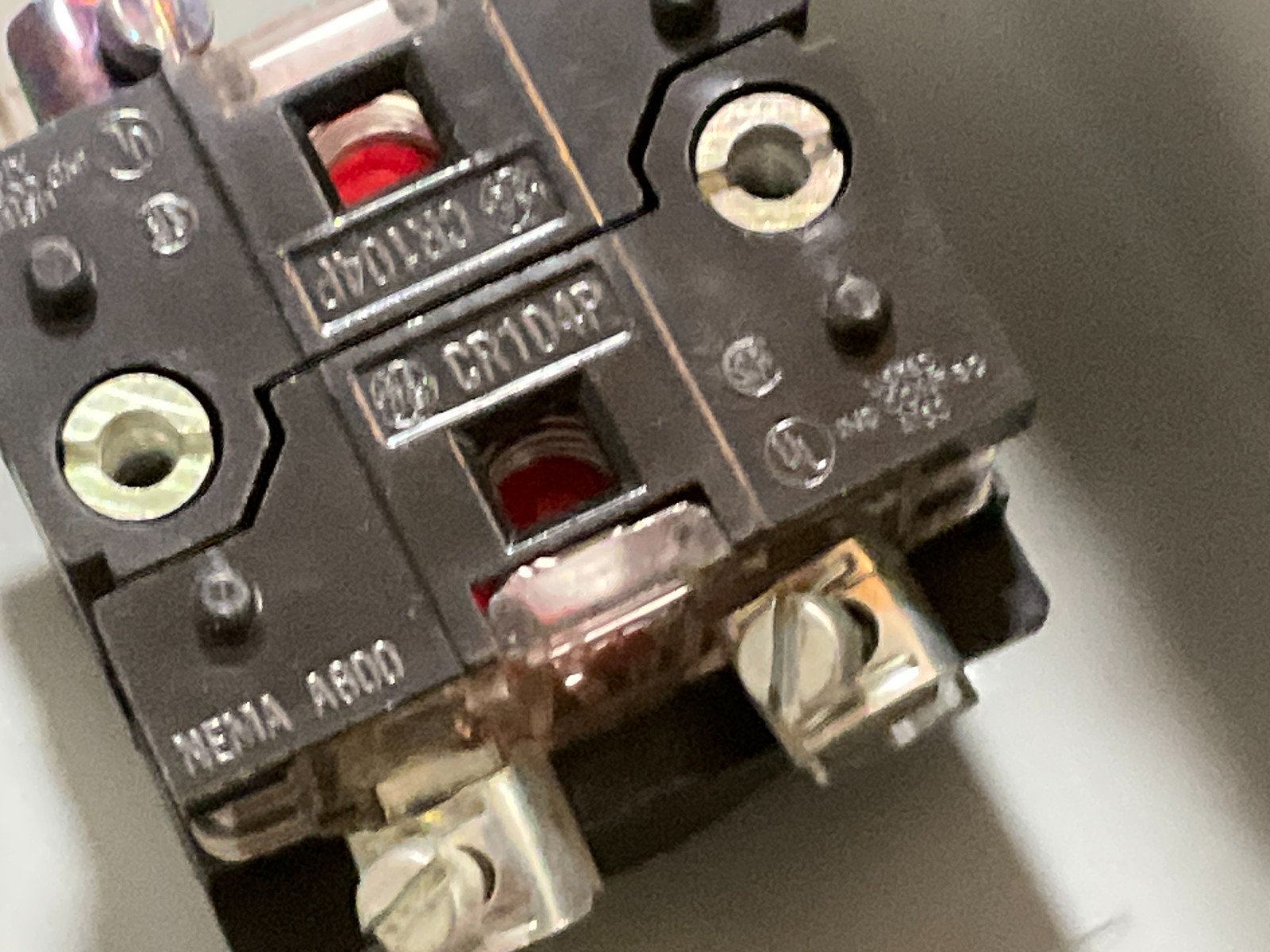 GE 55-150638p1 ENCLOSURE with EMERGENCY STOP RED PUSH BUTTON 600 Volt max