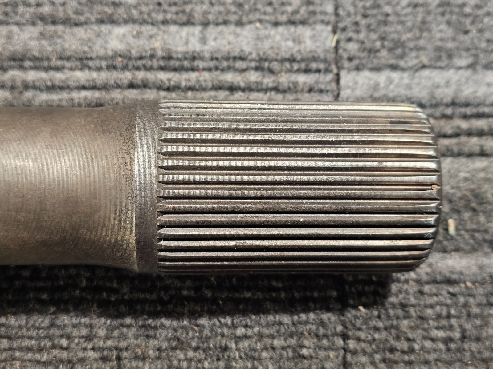 Meritor B110-9 41-3/8″ Axle Shaft L2612 906 SIlver, 8-Bolt Hole Steel