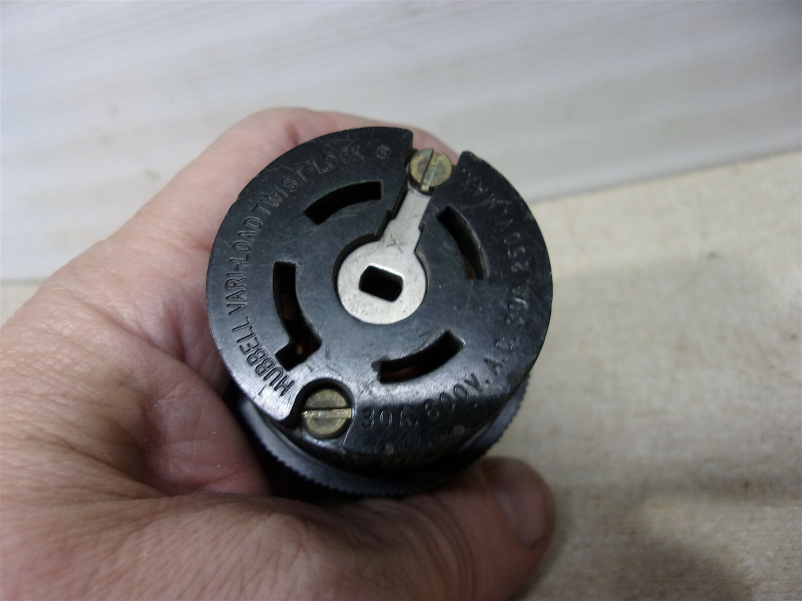 Hubbell Vari-Load Twist Lock 30A 60VAC Female Connector *FREE SHIPPING*