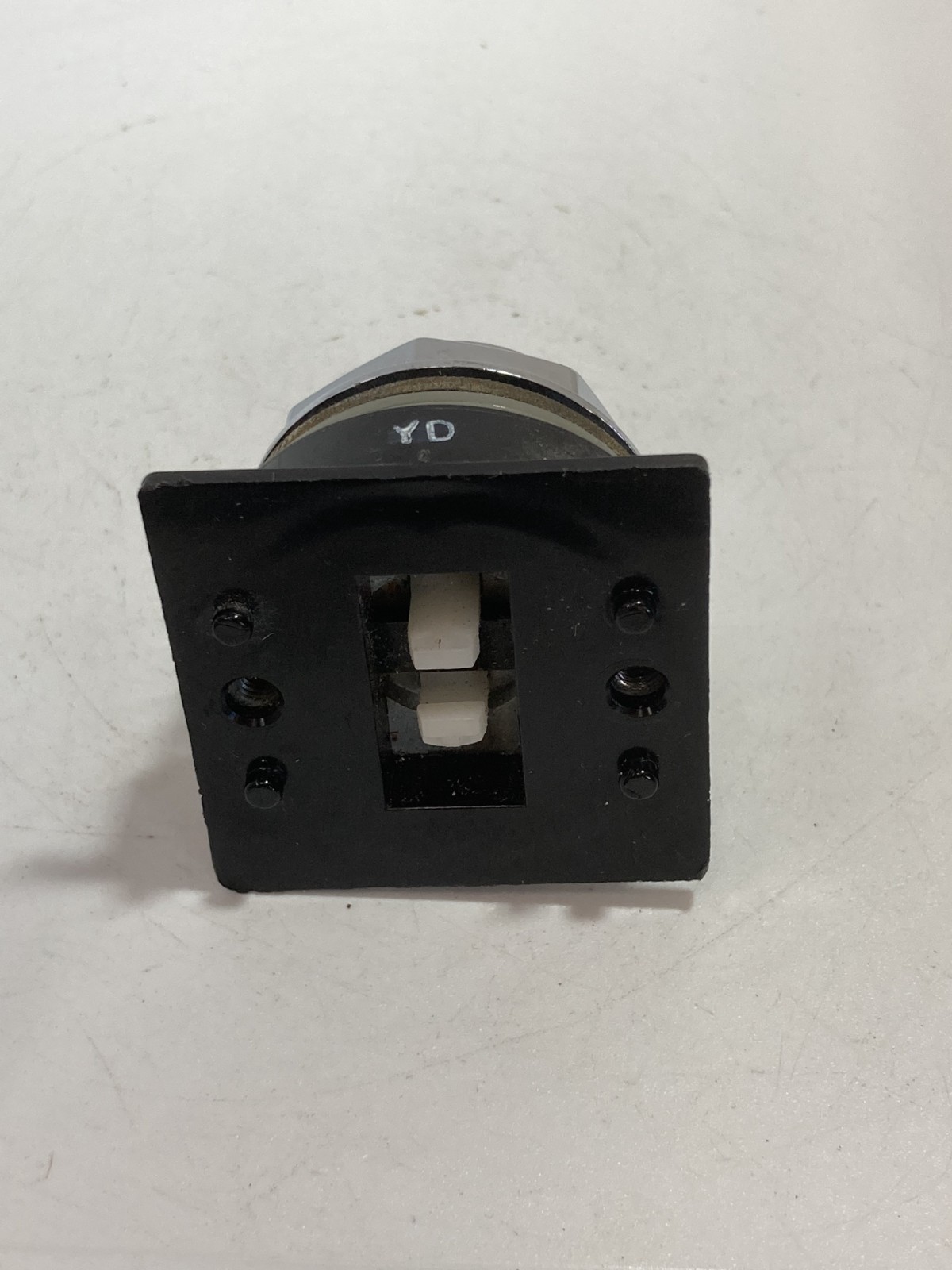GENERAL ELECTRIC CR104PBG00R1 PUSHBUTTON OPERATOR RED FLUSH 30MM