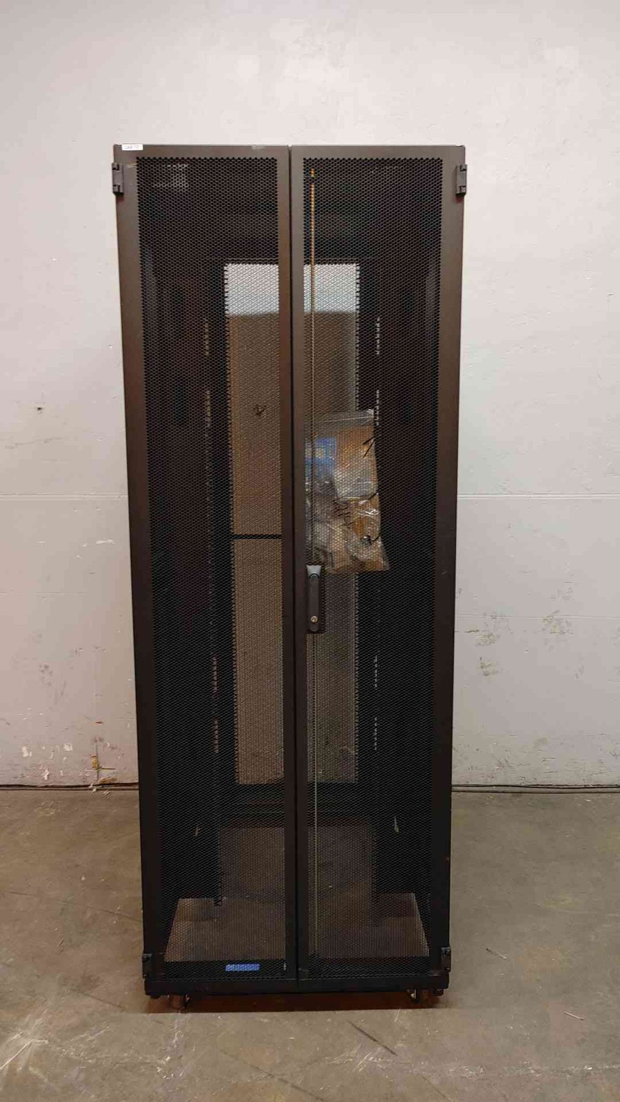 45U Chatsworth Fully Enclosed Rolling Server Rack GF-2C520-CB WIDE