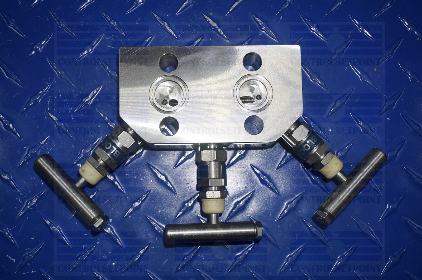 ANDERSON GREENWOOD MANIFOLD MB3VIS-4 3 VALVE MANIFOLD NEW