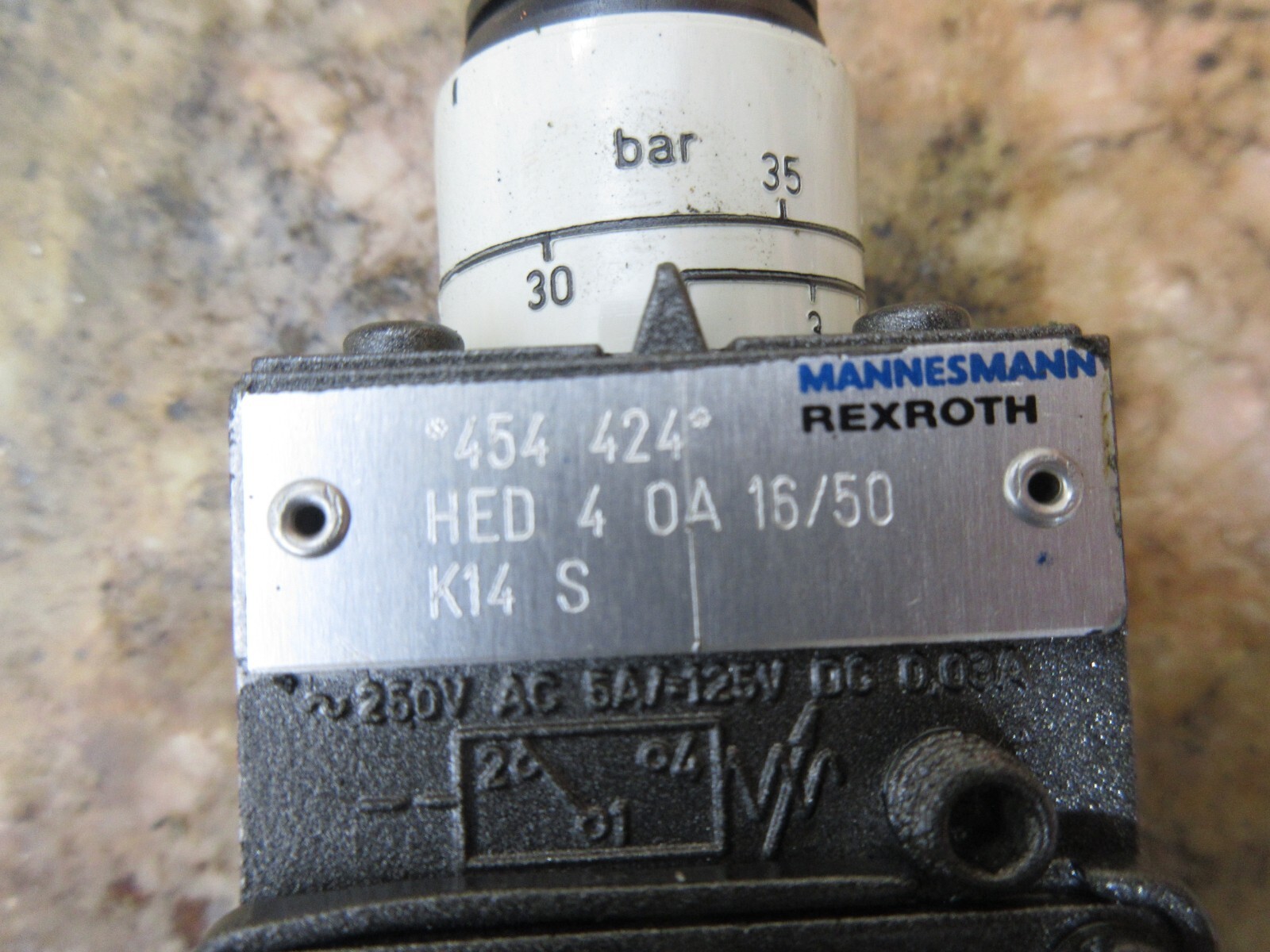 REXROTH MANNESMANN VALVE 454 424 HED 4 0A 16/50 K14 S 250V AC 125V DC EACH 1
