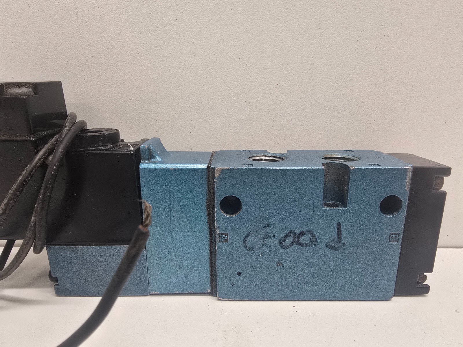 GOOD USED! MAC 110/120V COIL MPE-111AAAA SOLENOID VALVE 812C-PM-111AA-212