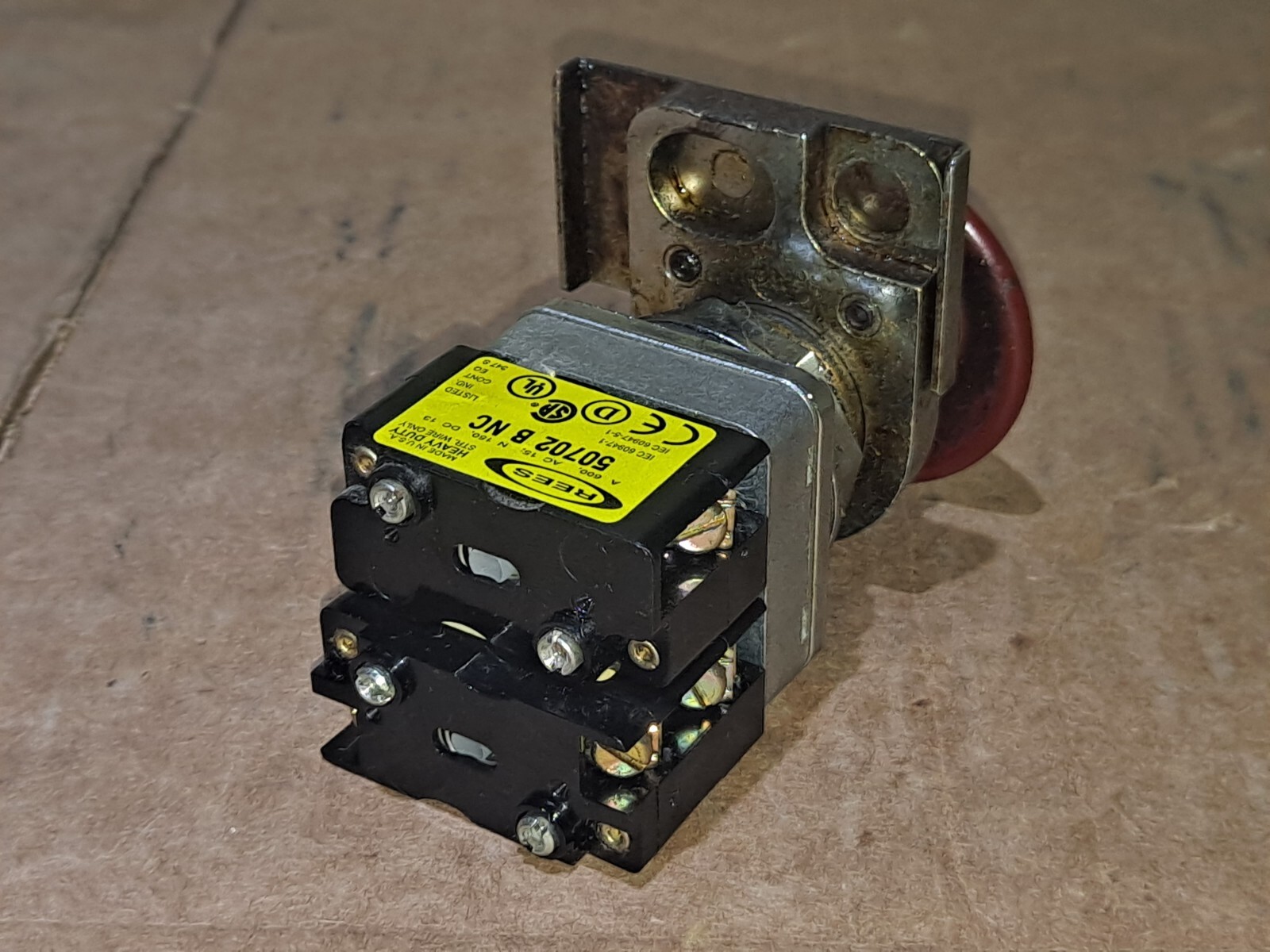 REES RED PUSH PULL LOCKOUT BUTTON W/ CONTACT 50703NO-NC / 50702 B NC FAST SHIP