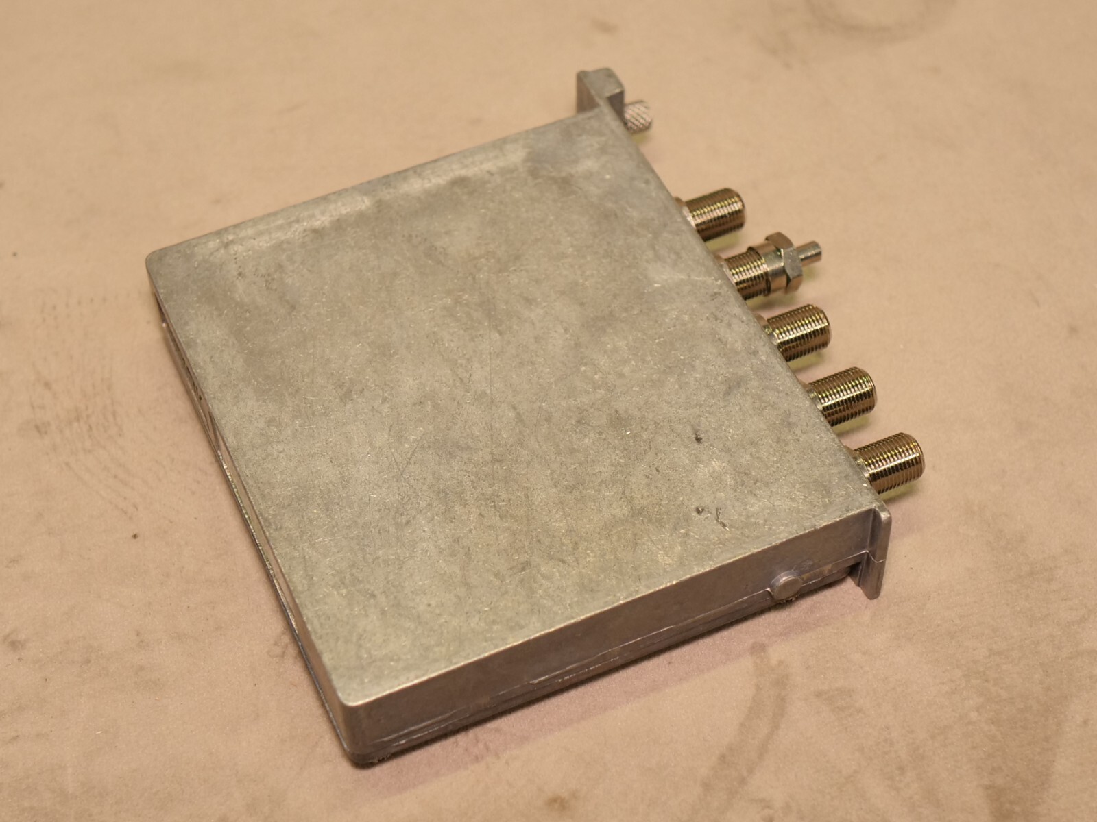 Scientific Atlanta or Cisco 9904 4-Way Splitter FWD 50-1000MHz