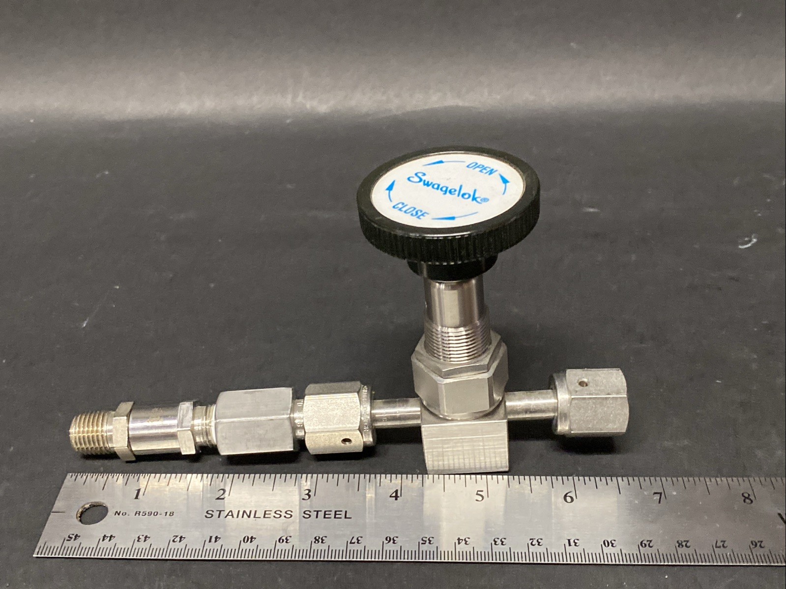 NICE CLEAN SWAGELOK BELLOWS VALVE SS-4BG-V51 With Check Valve SS-4C2-1 1 PSI YA
