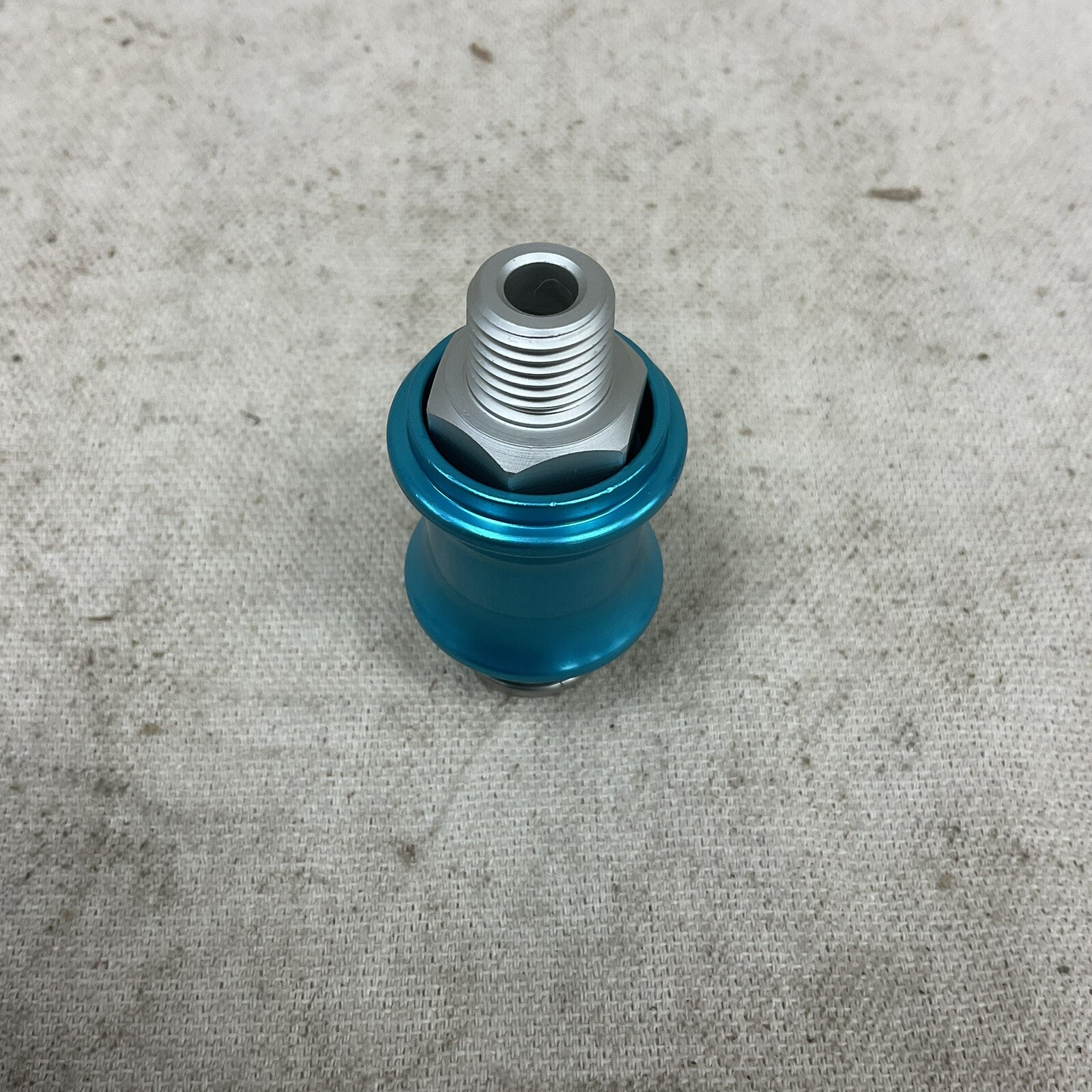ARO 600-2 Sleeve Valve Zinc-Plated Carbon Steel 1/4″ FNPT In 1/4″ MNPT Out