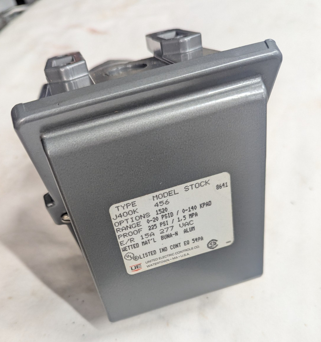 UNITED ELECTRIC J400K-456, 15A 0/20PSID, 277 Vac – New w/o box!