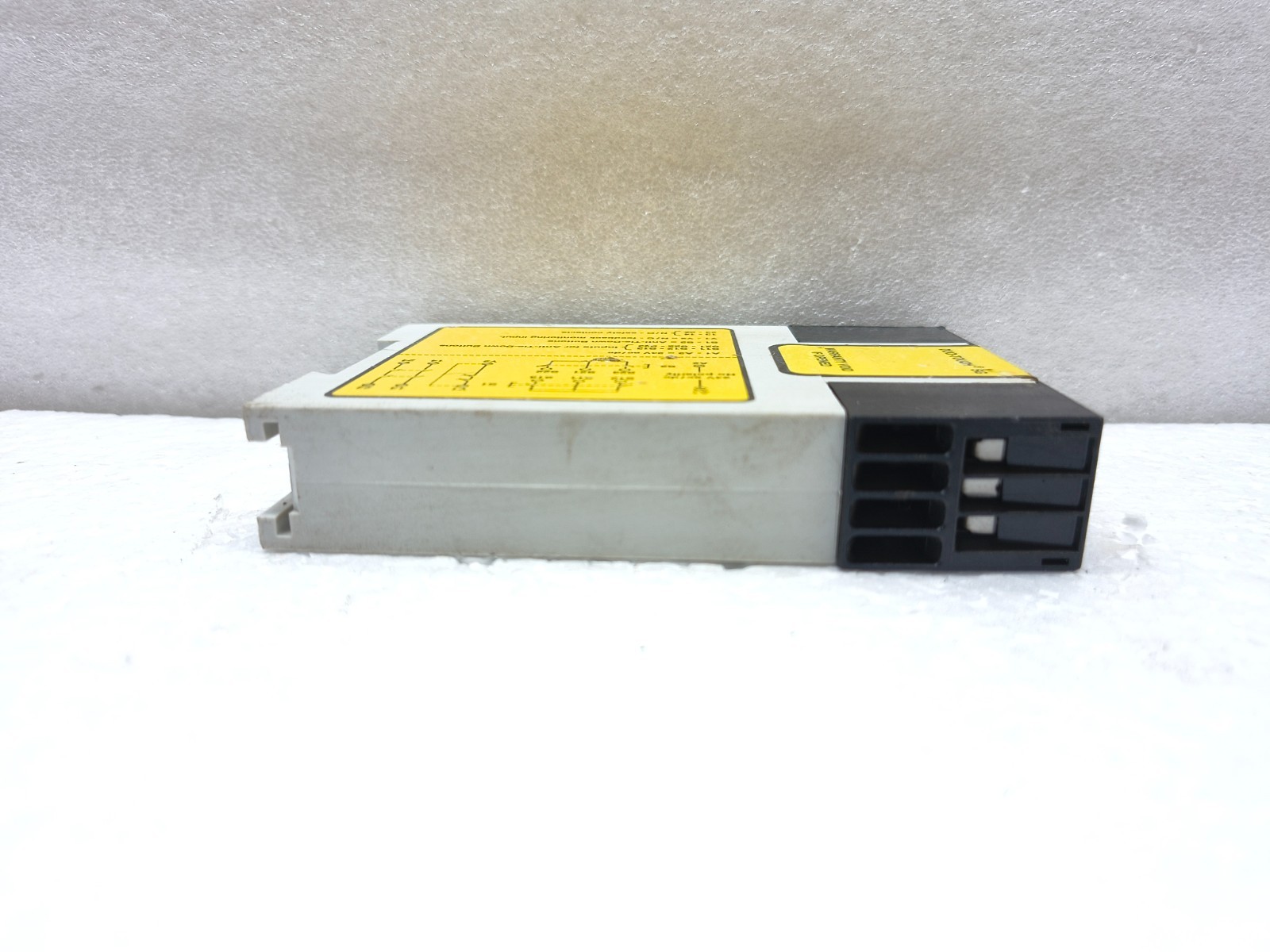 BALDOR MAC2A15TR-RM00 SAFETY RELAY MODULE ( USED CONDITION )