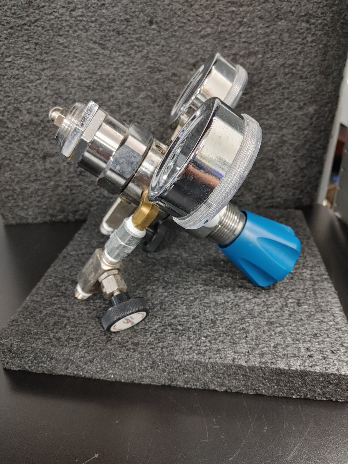 MATHESON High Purity Regulator with PROSTAR Valve X2 and Pressure Gauges