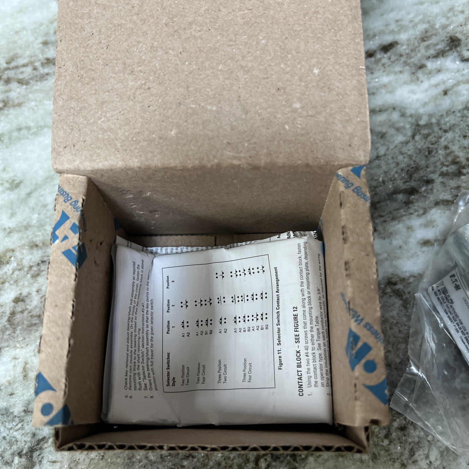 NEW IN BOX EATON CROUSE-HINDS PUSH BUTTON ASSEMBLY DEVX11 S769