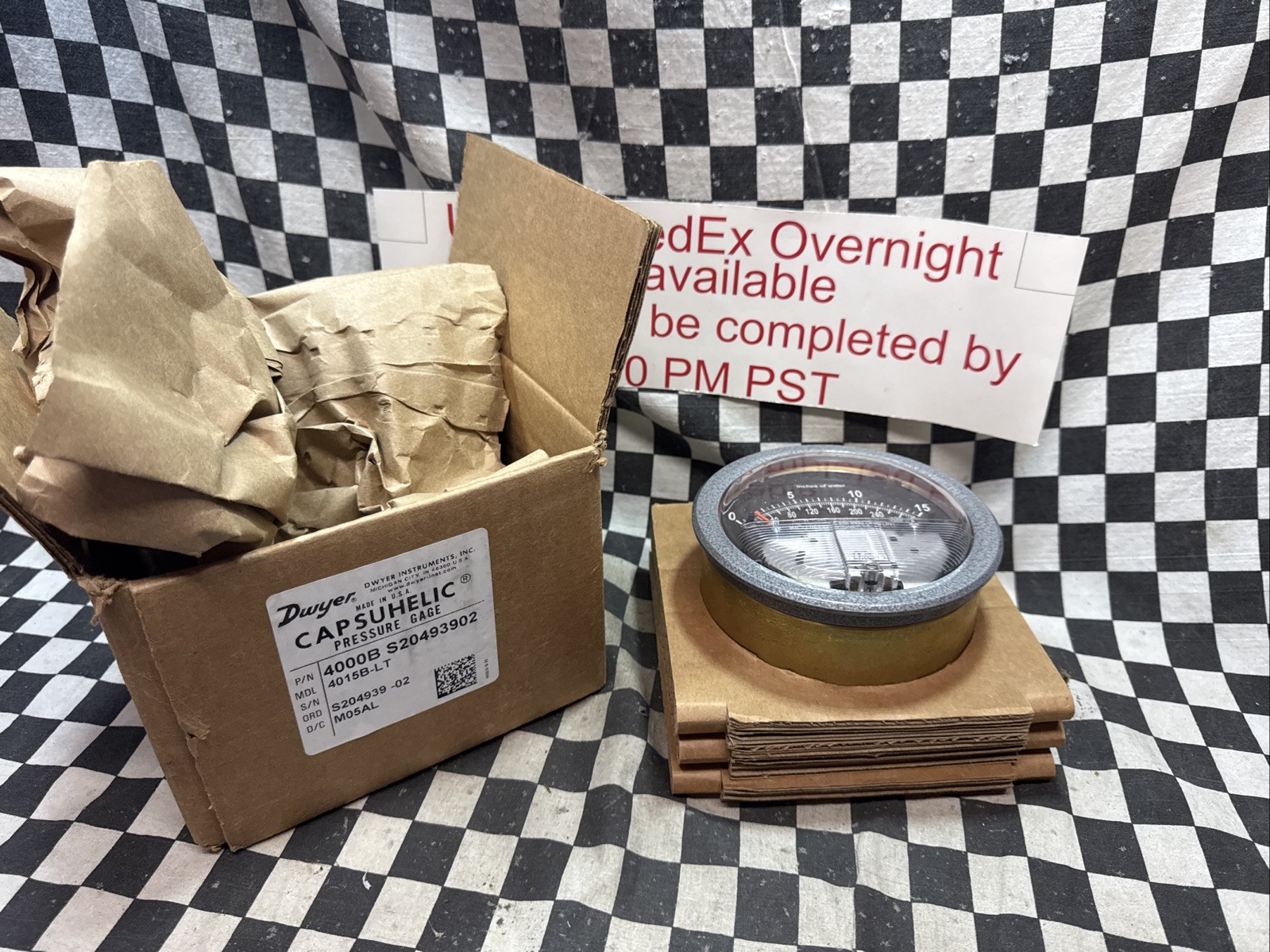 Dwyer 4015B-LT Capsuhelic Differential Pressure Gauge 0-15″ W.C., 4000BS20493902