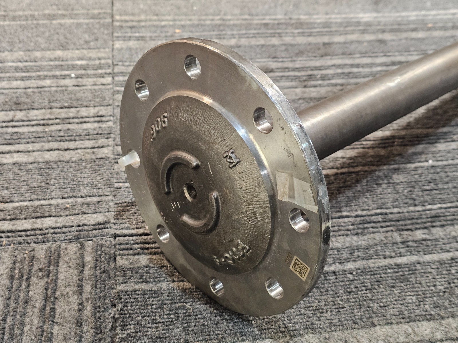 Meritor B110-9 41-3/8″ Axle Shaft L2612 906 SIlver, 8-Bolt Hole Steel