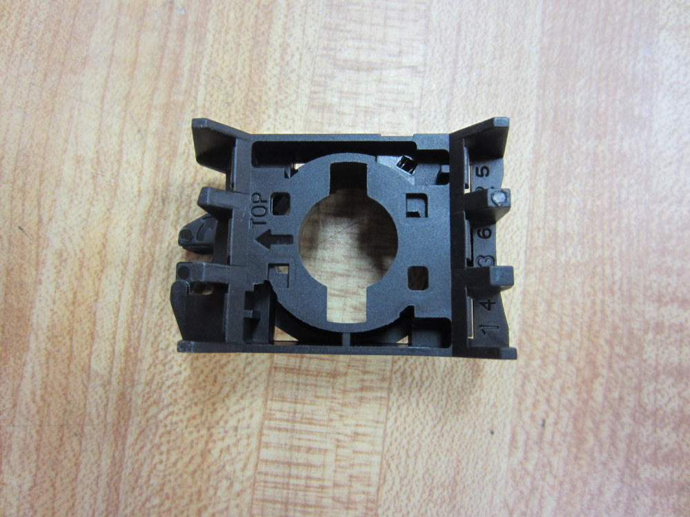Allen Bradley 800E-3DL3G Module With Latch Series B