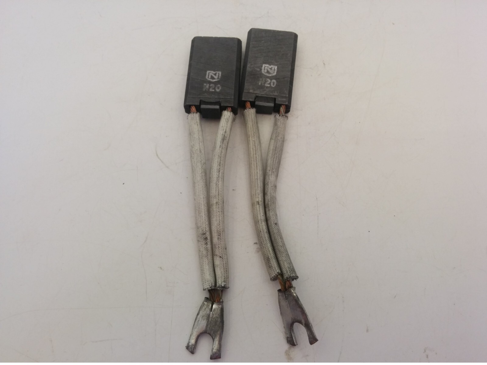 N20 CARBON MOTOR BRUSH SIZE 3/8 X 1 X 1.5 INCHES PACK OF 2 NNB