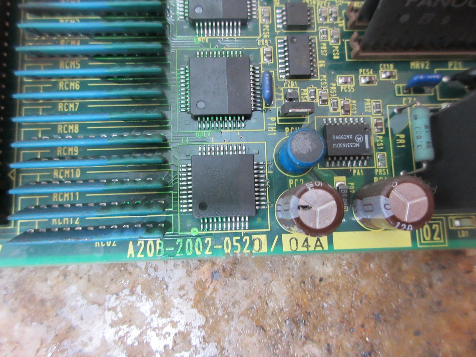 2000 KITAMURA 2XI 260228 CNC VERTICAL MILL A20B-2002-0520/04A FANUC BOARD