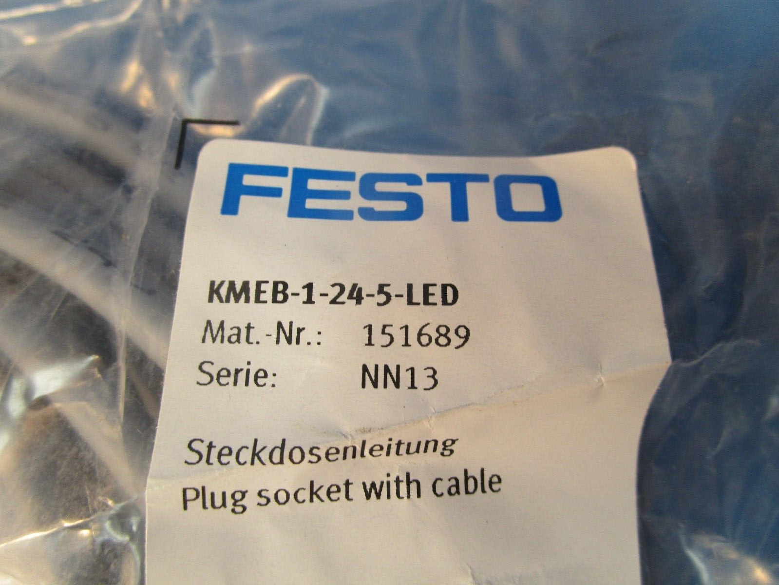 Festo KMEB-1-24-5-LED, 151689, Angled plug socket & central M2.5 screw, 3 pins
