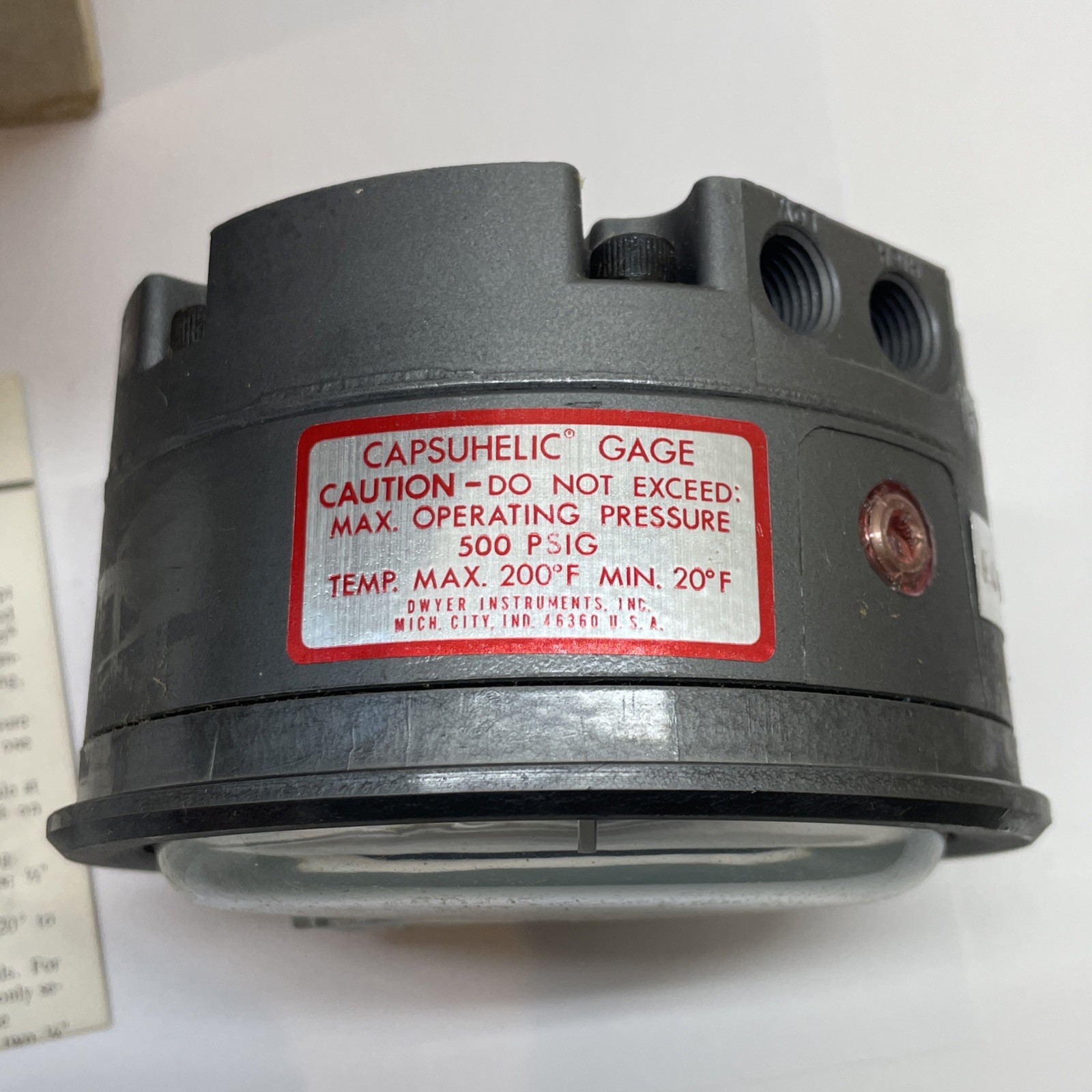 NEW Dwyer 4002 Capsuhelic Differential Pressure Gage – 0-2″ W.C.