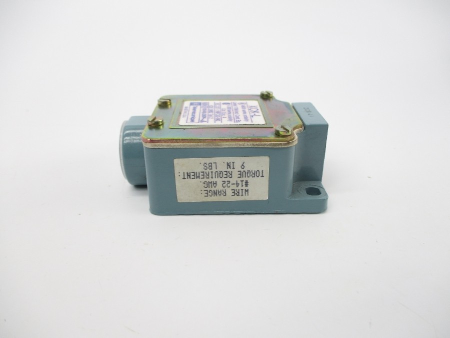 TELEMECANIQUE XCK-L 380V 10A (AS PICTURED1) NSNP
