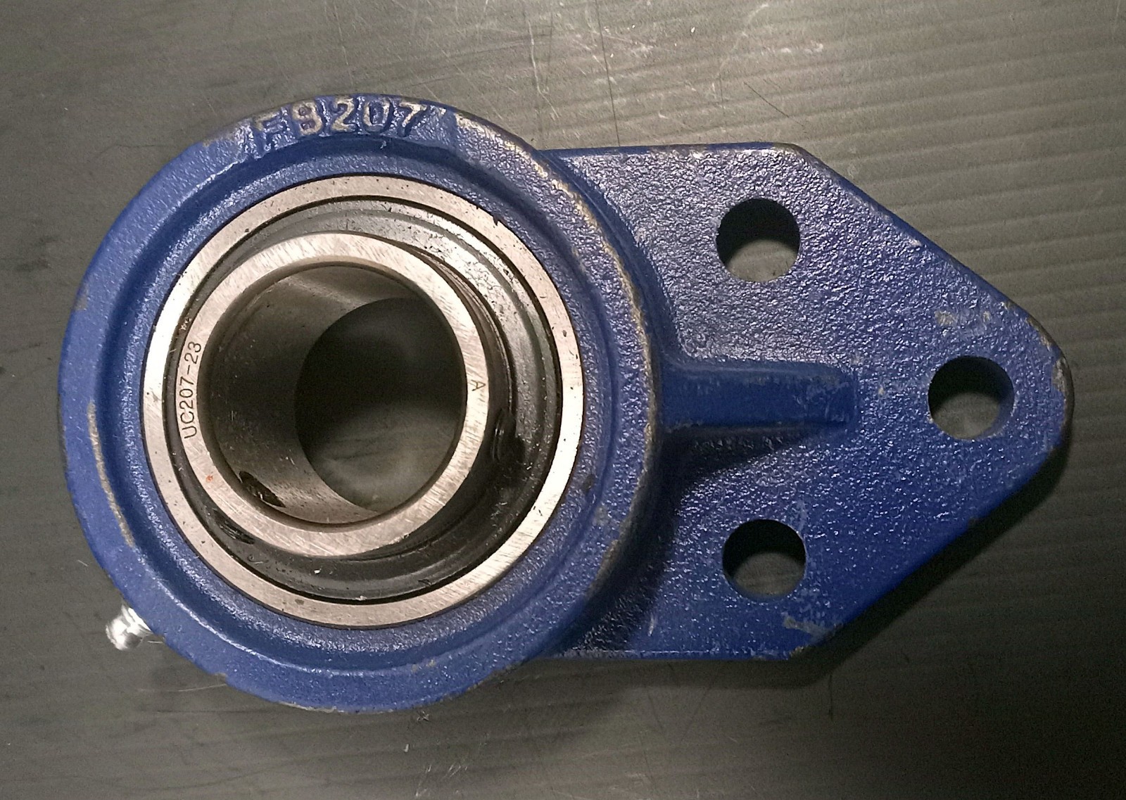 1 NEW UNBRANDED UCFB-207-23 3 BOLT FLANGE PILLOW BLOCK BEARING NNB *MAKE OFFER*