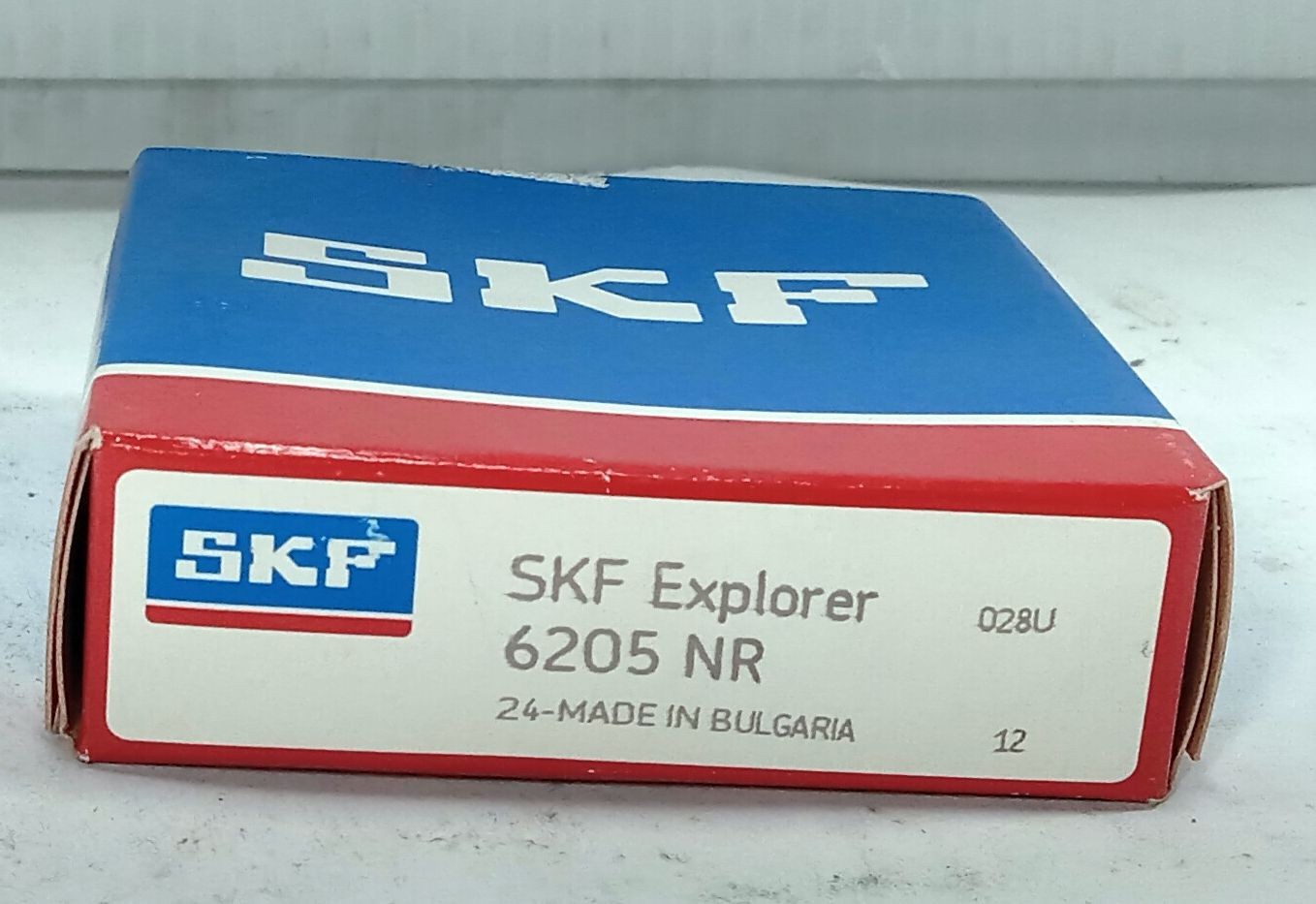 1 NEW SKF 6205NR 25X52X15 DEEP GROOVE BALL BEARING W/SNAP RING NIB *MAKE OFFER*