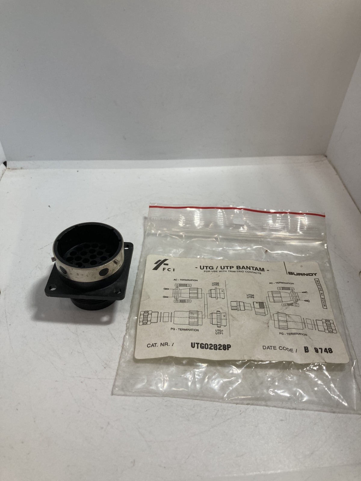 DIGIKEY UTG02028P CIRCULAR CONNECTOR RECEPTACLE OR USE WITH TRIM TRIO CON NIB