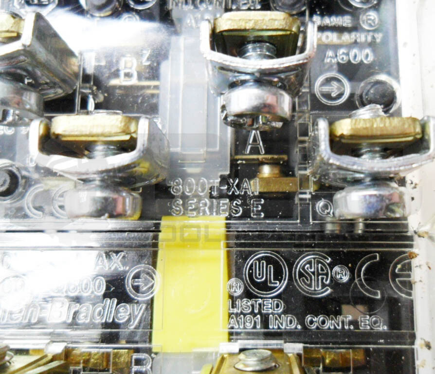ALLEN BRADLEY 800T-FXQ24RA1 /T PUSH BUTTON W/ (3) 800T-XD4 /E W/ 800T-XAI /E