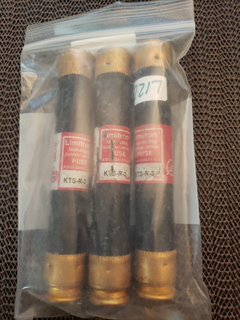 LOT OF (3) BUSSMANN LIMITRON FAST ACTING 3A 600V FUSES KTS-R-3
