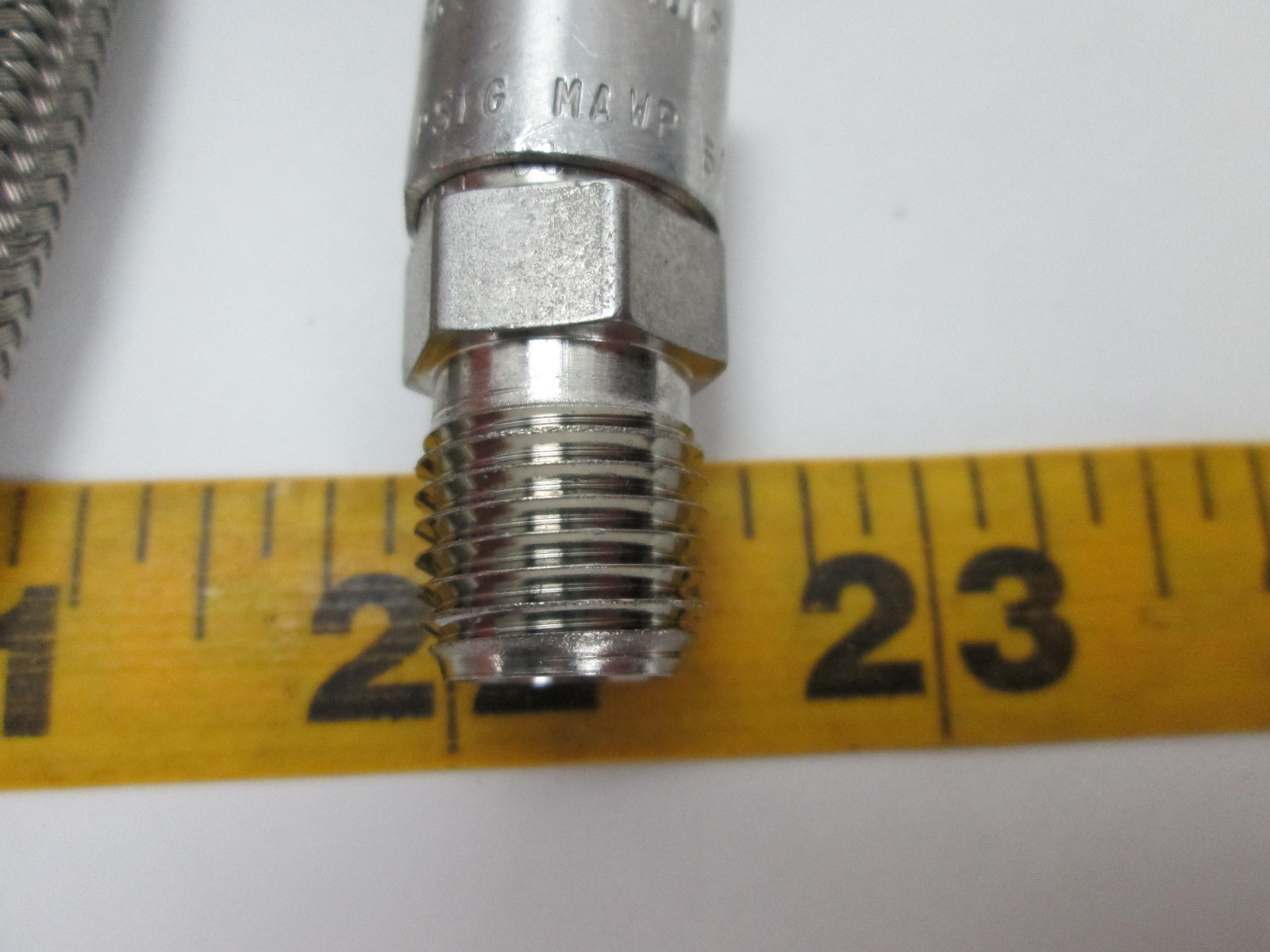 Advanced Spec Gas Hose 72″ Stainless Braid 9/16″ Connections T