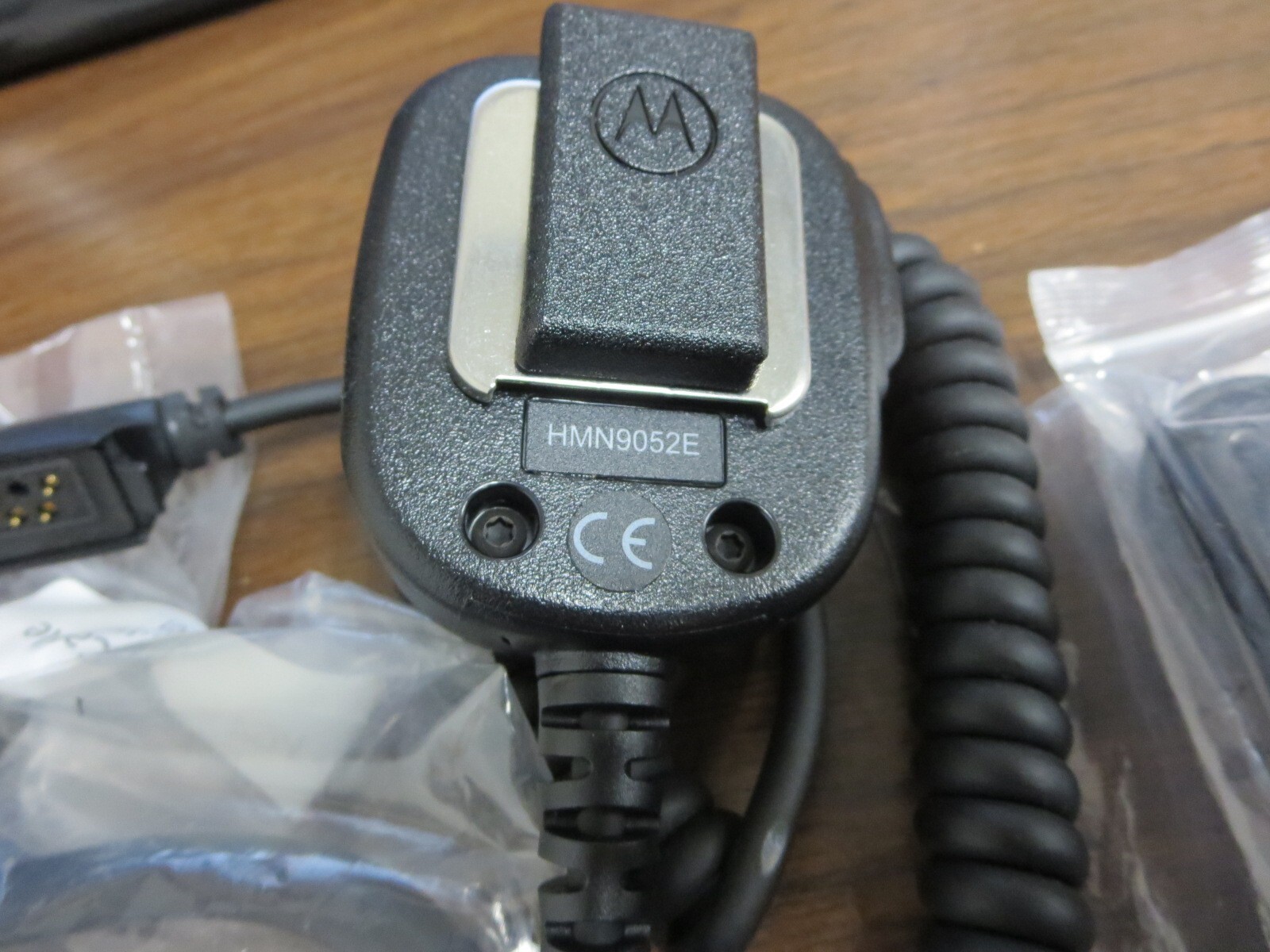Motorola HMN9052E Remote Speaker Microphone Radio Mic with cable + connectors