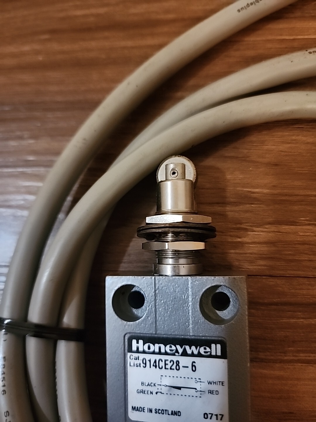 NEW HONEYWELL LIMIT SWITCH 914CE28-6