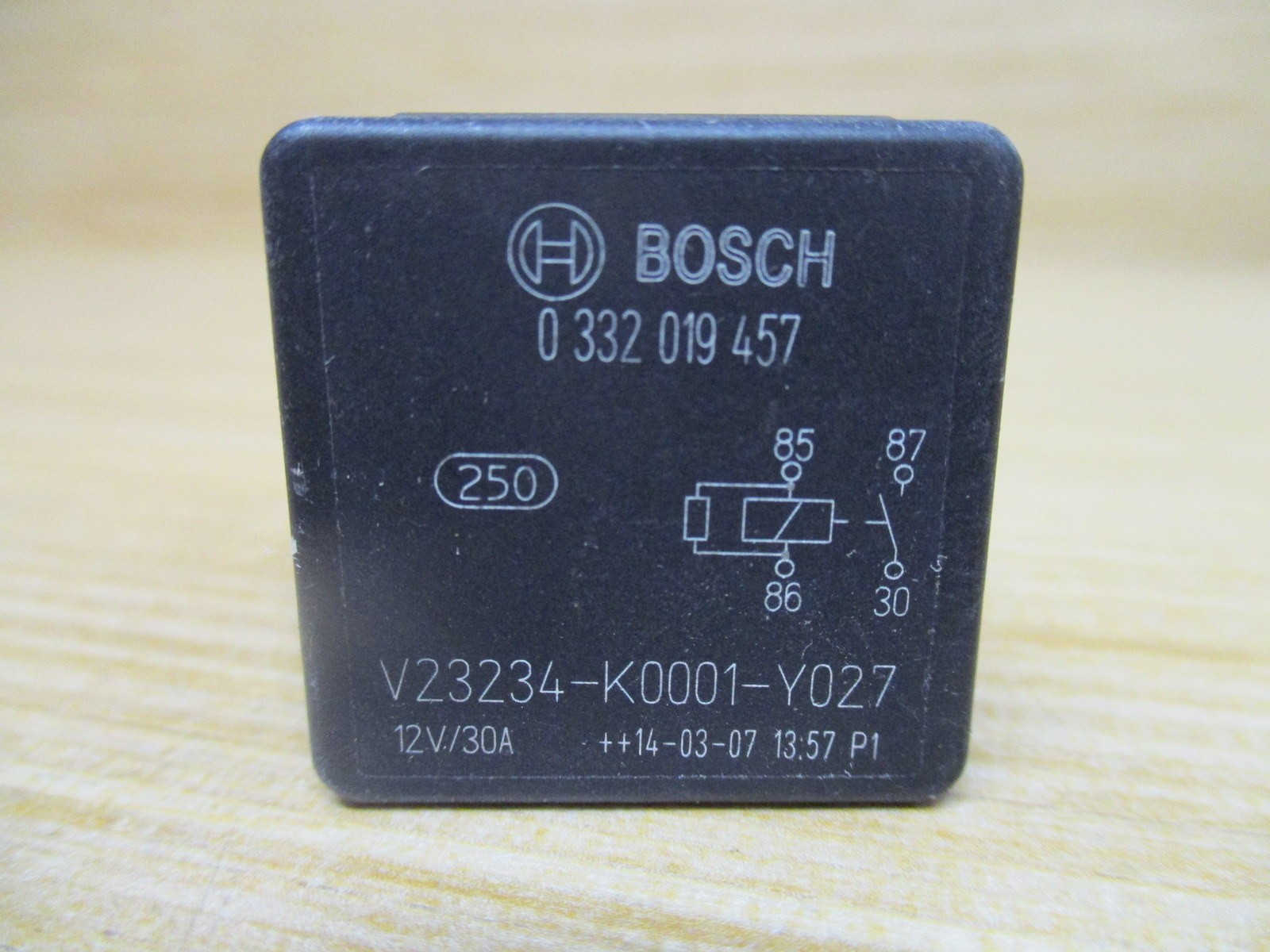 Bosch 0 332 019 457 Relay V23234-K0001-Y027