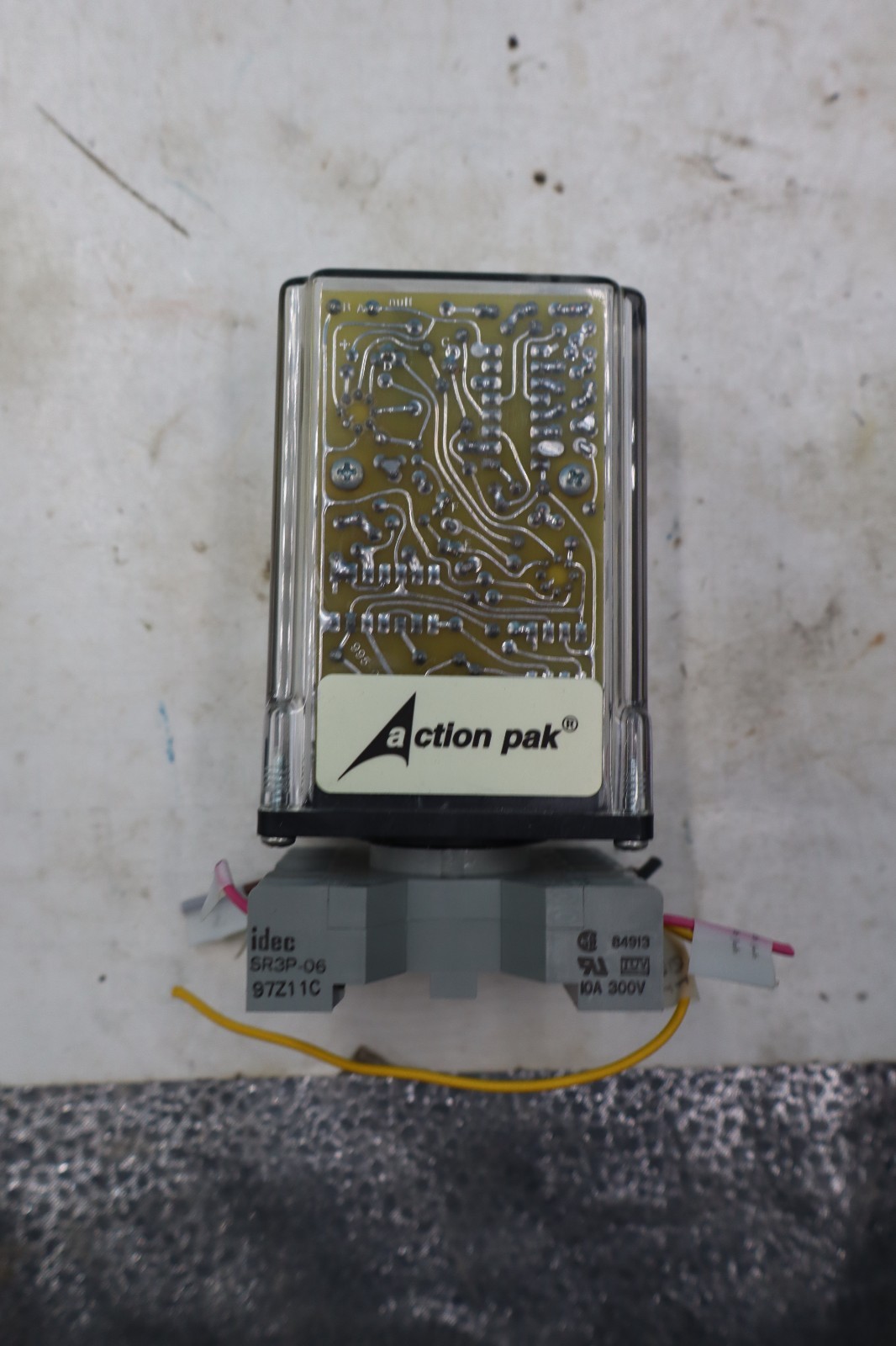 Action Pak 4570-252 4/20MA in/out 120v ac. On idec sr3p-06