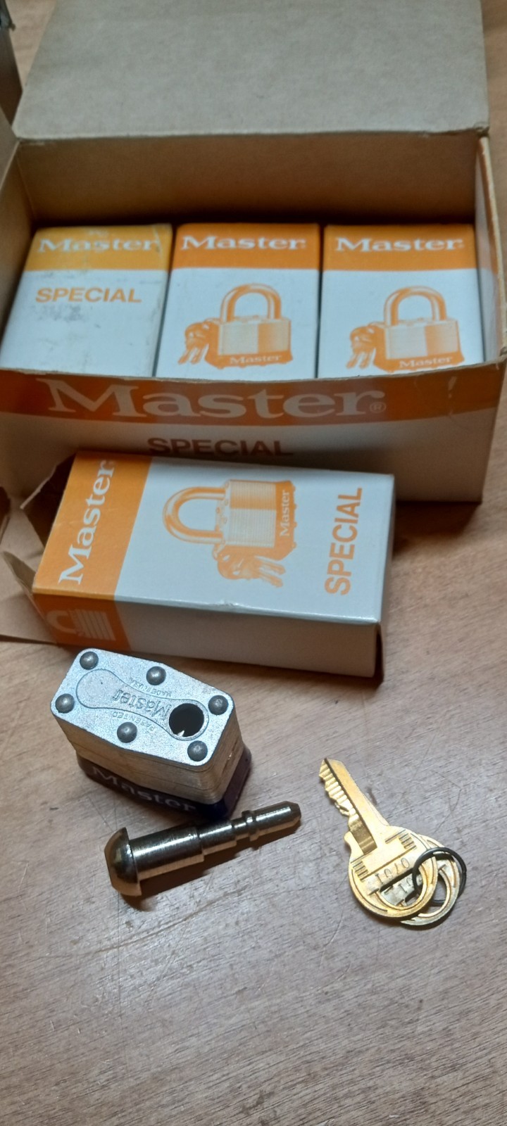 4 Pc. MASTER Lock “”SPECIAL”” 443KA Keyed Alike Padlock,Rectangle,Silver 3HWK3